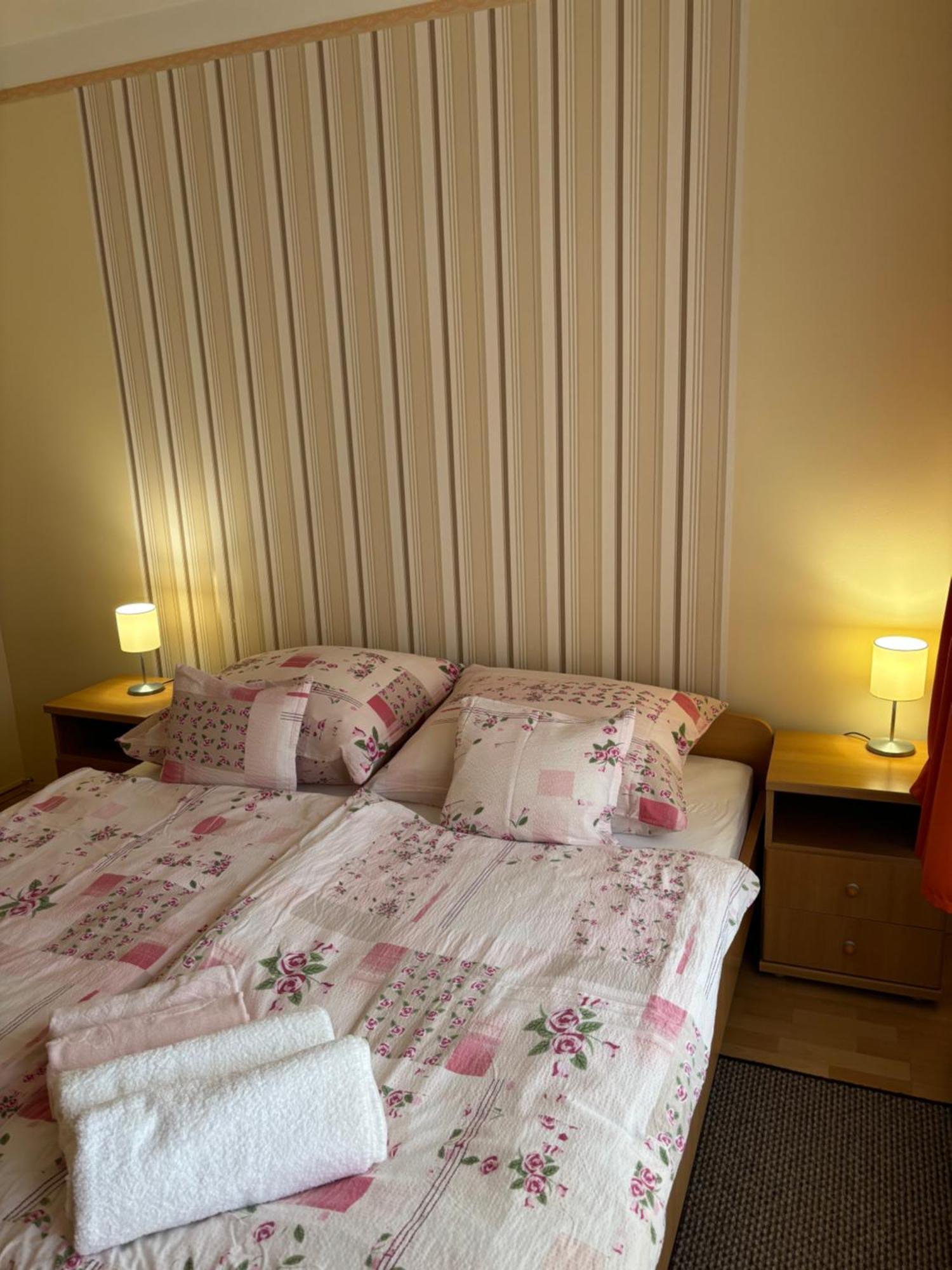Afamado Apartman Fisli Hévíz Esterno foto